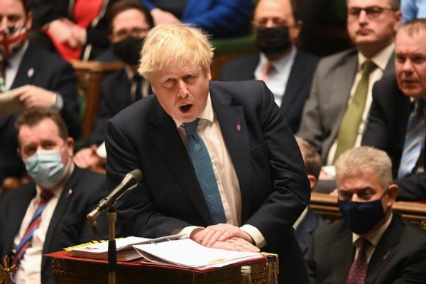 Boris Johnson koronavirüs kısıtlamalarındaki parti skandalı için özür diledi